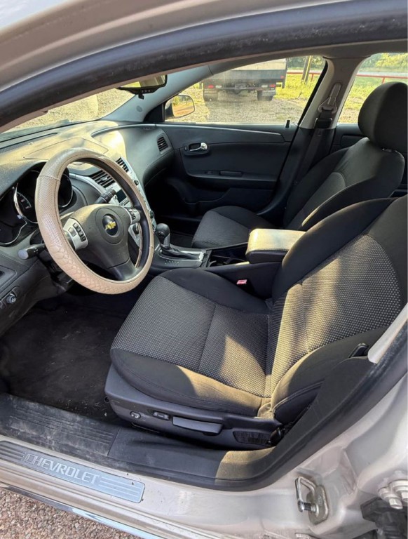 2011 Chevrolet Malibu Image 3