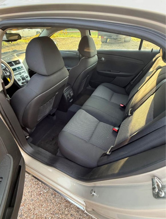 2011 Chevrolet Malibu Image 4