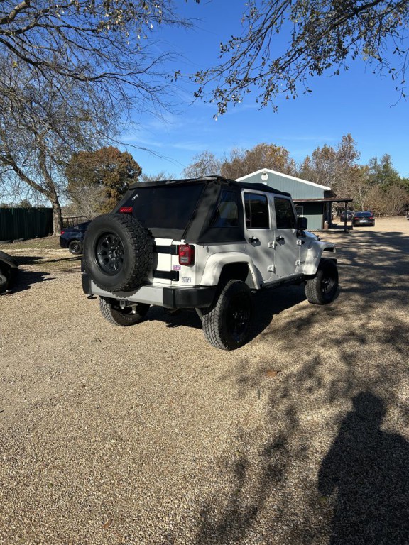 2010 Jeep Wrangler Unlimited Image 2