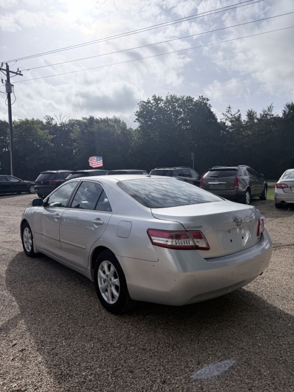 2011 Toyota Camry Image 2