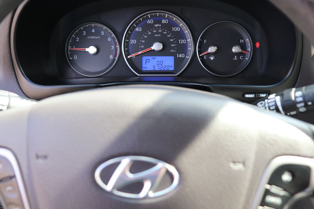 2012 Hyundai Santa Fe Image 6