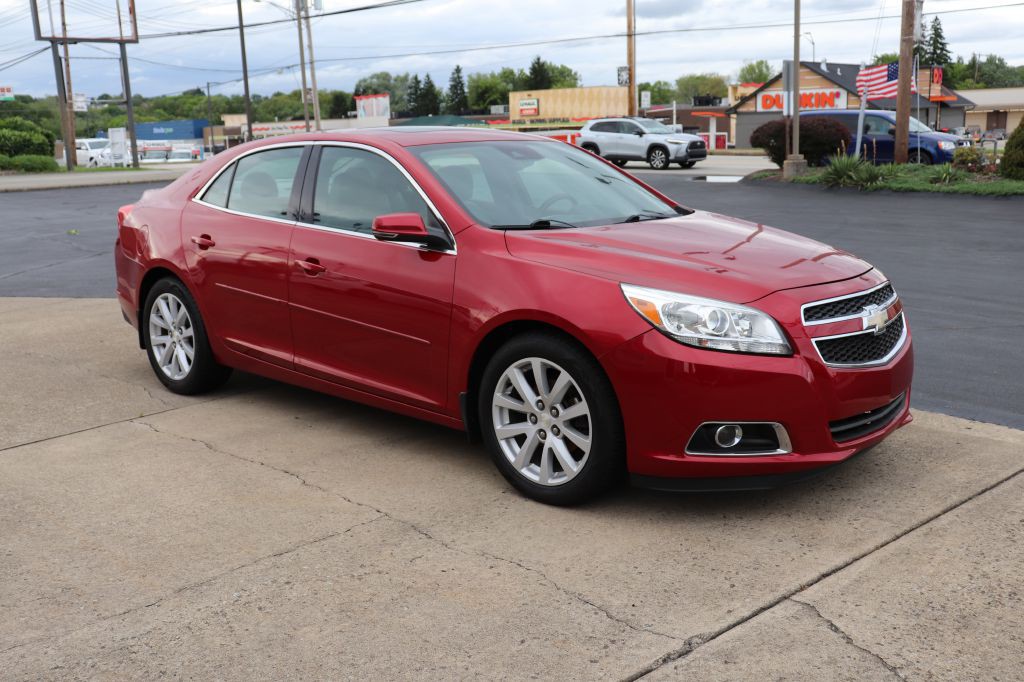 2013 Chevrolet Malibu Image 2