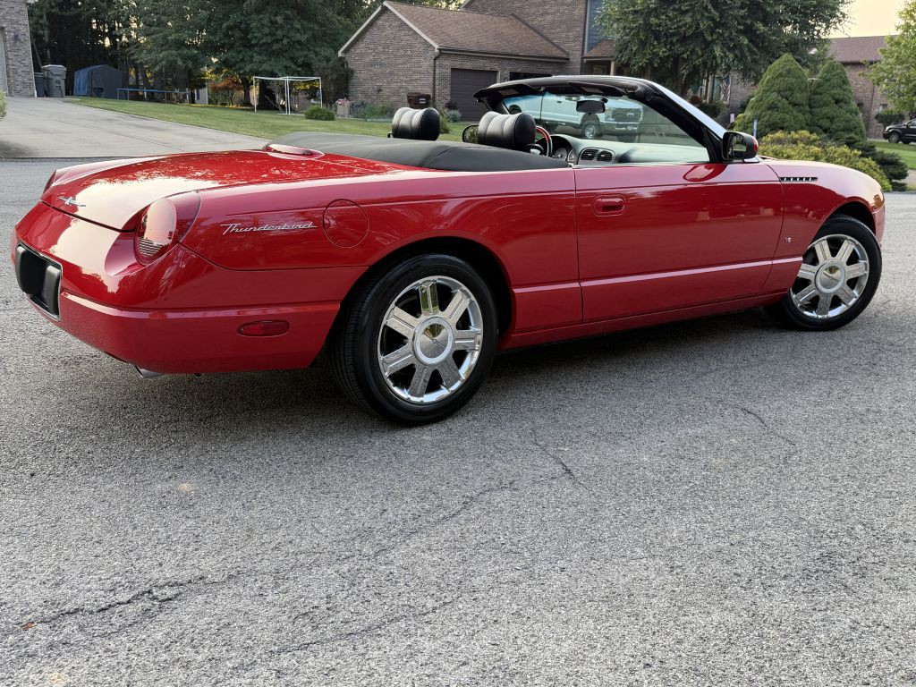 2004 Ford Thunderbird Image 5