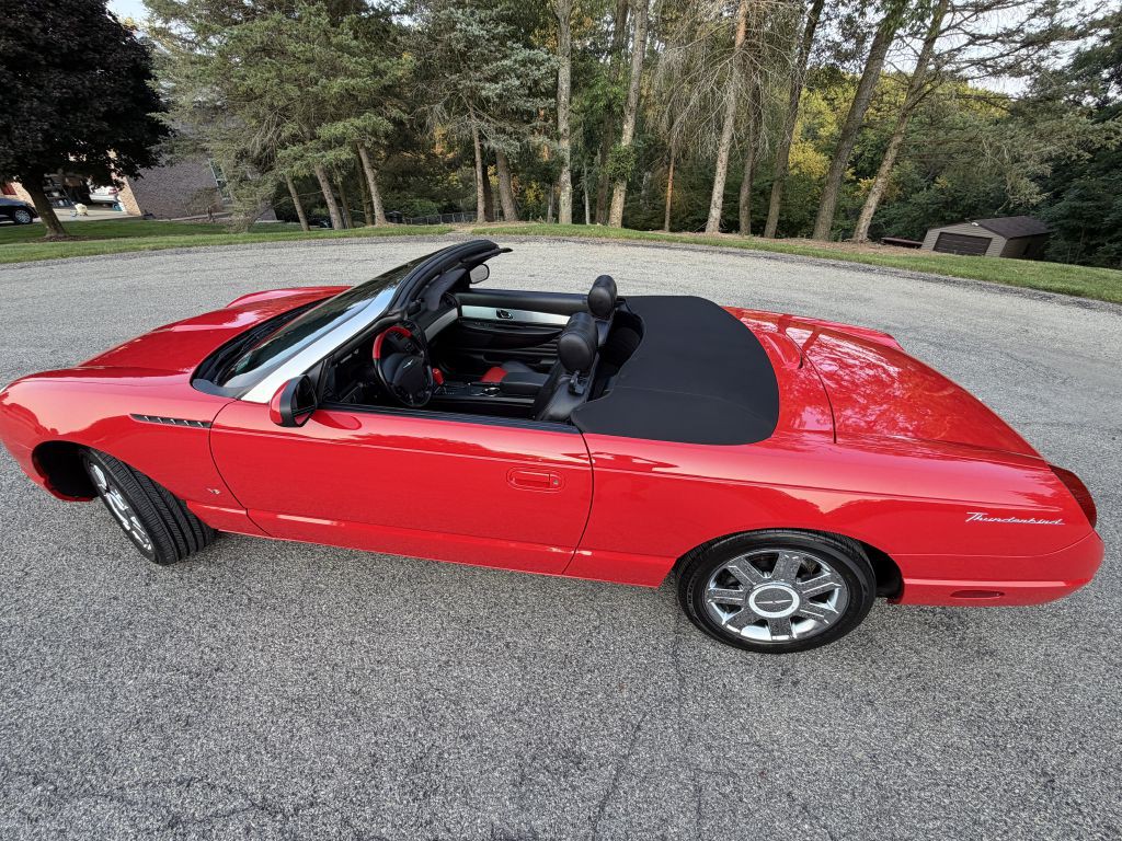 2004 Ford Thunderbird Image 9