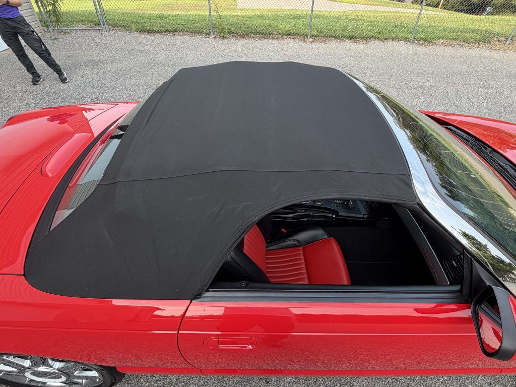 2004 Ford Thunderbird Image 10