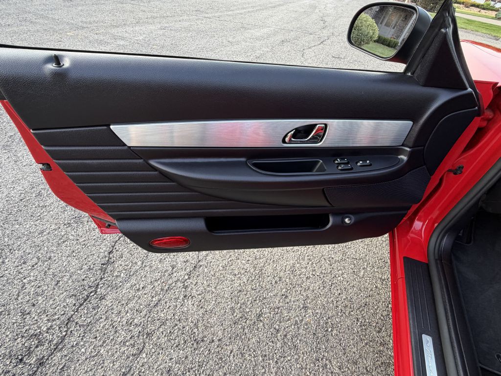2004 Ford Thunderbird Image 13