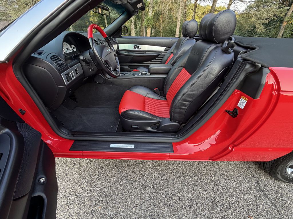 2004 Ford Thunderbird Image 15