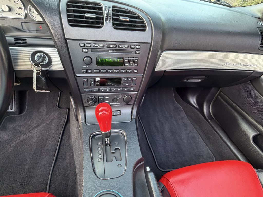 2004 Ford Thunderbird Image 18