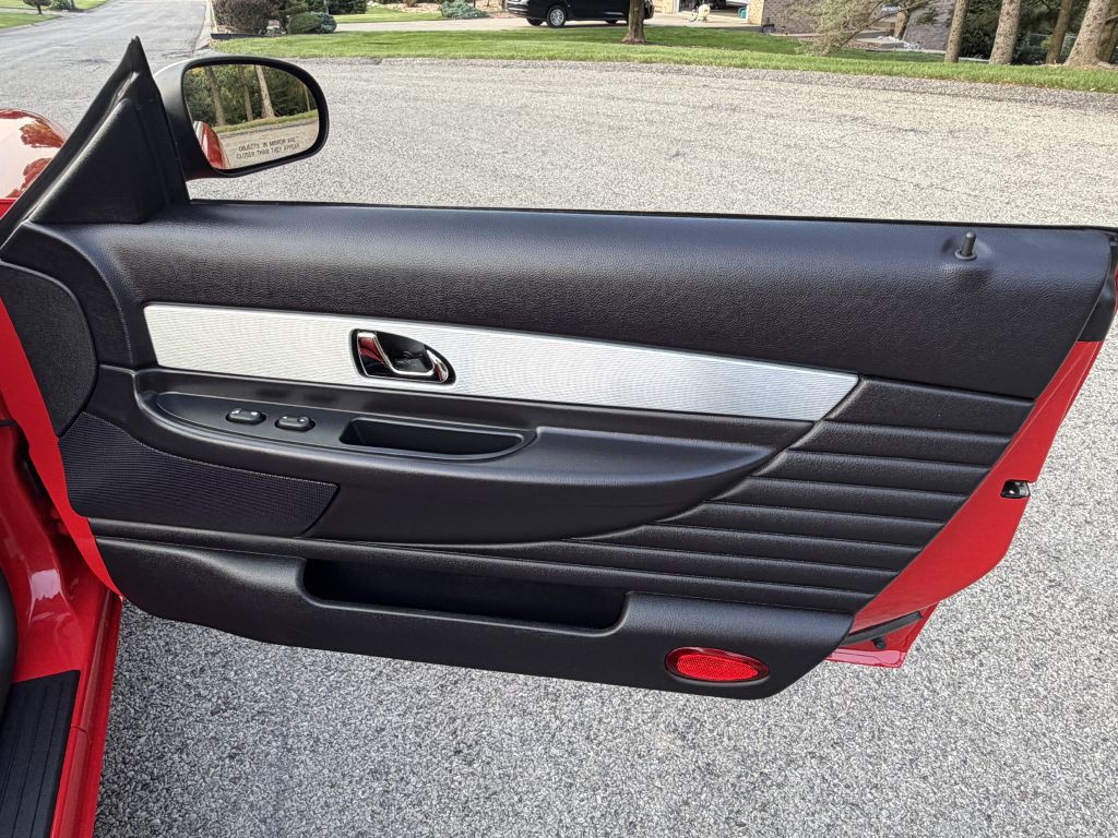 2004 Ford Thunderbird Image 20