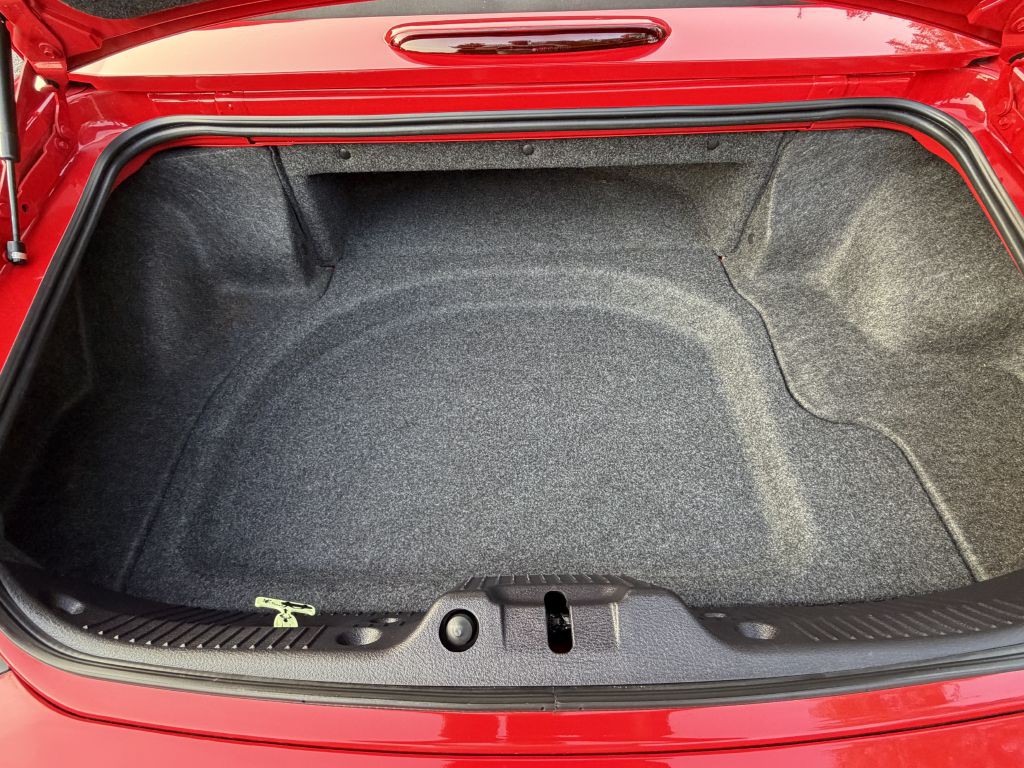 2004 Ford Thunderbird Image 26