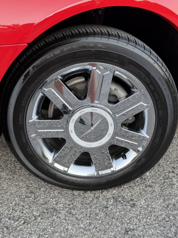2004 Ford Thunderbird Image 28