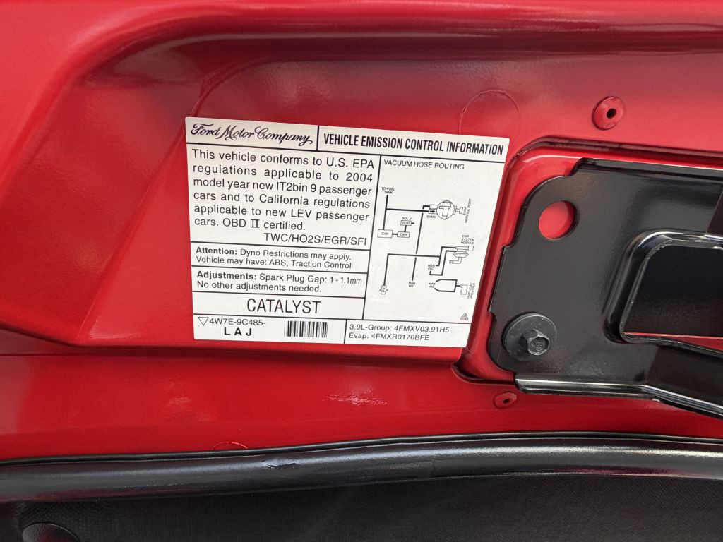 2004 Ford Thunderbird Image 29