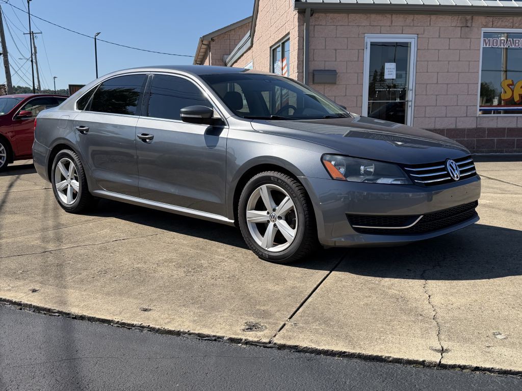 2013 Volkswagen Passat Image 1