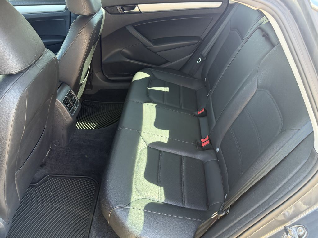 2013 Volkswagen Passat Image 5