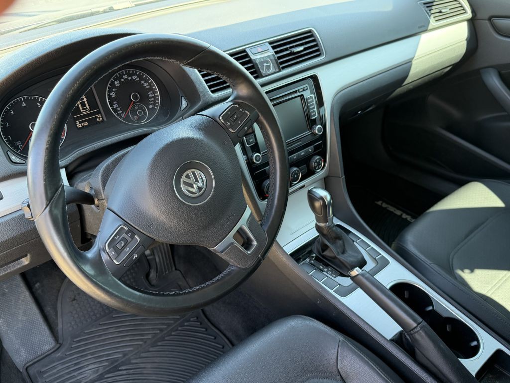 2013 Volkswagen Passat Image 8