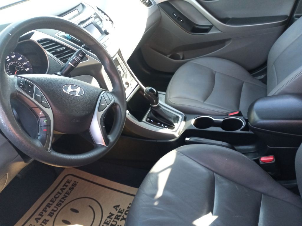 2016 Hyundai Elantra Image 4