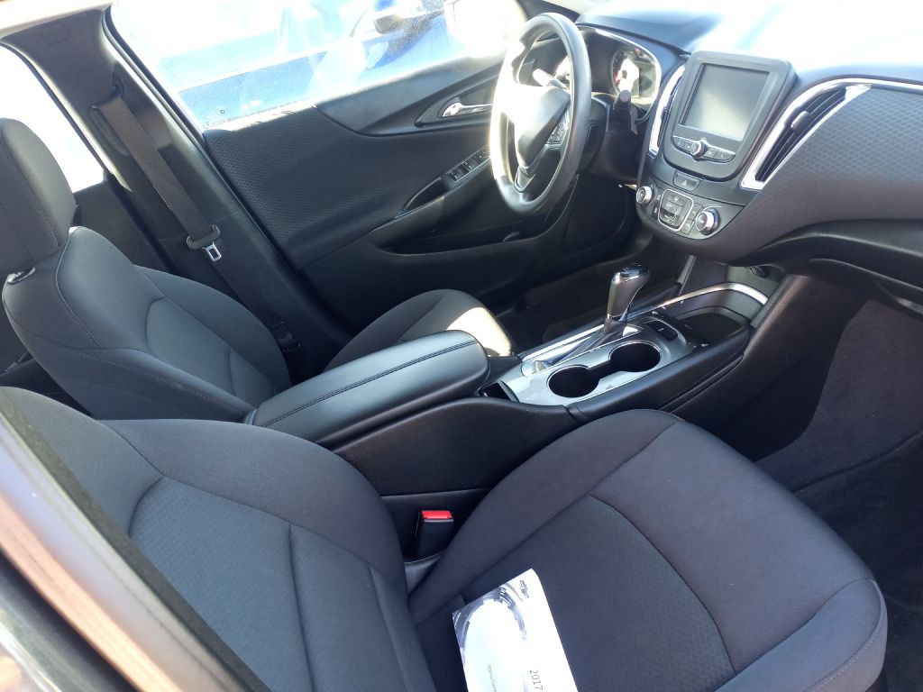 2017 Chevrolet Malibu Image 5