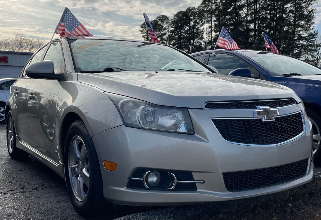 2013 Chevrolet Cruze Image 2