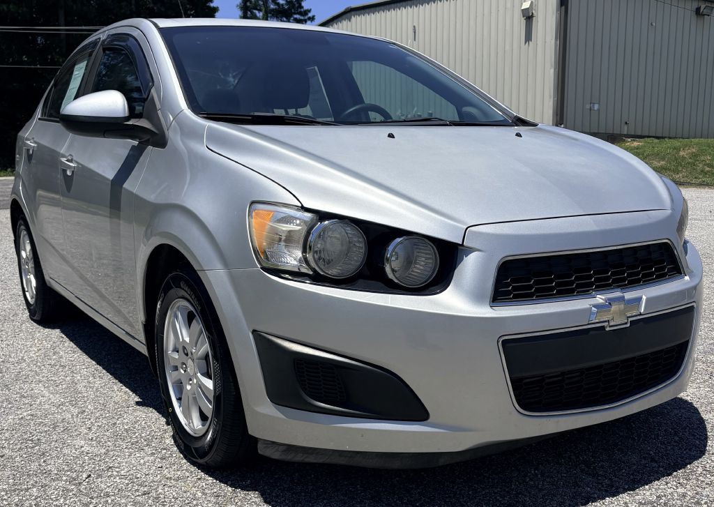 2013 Chevrolet Sonic Image 2