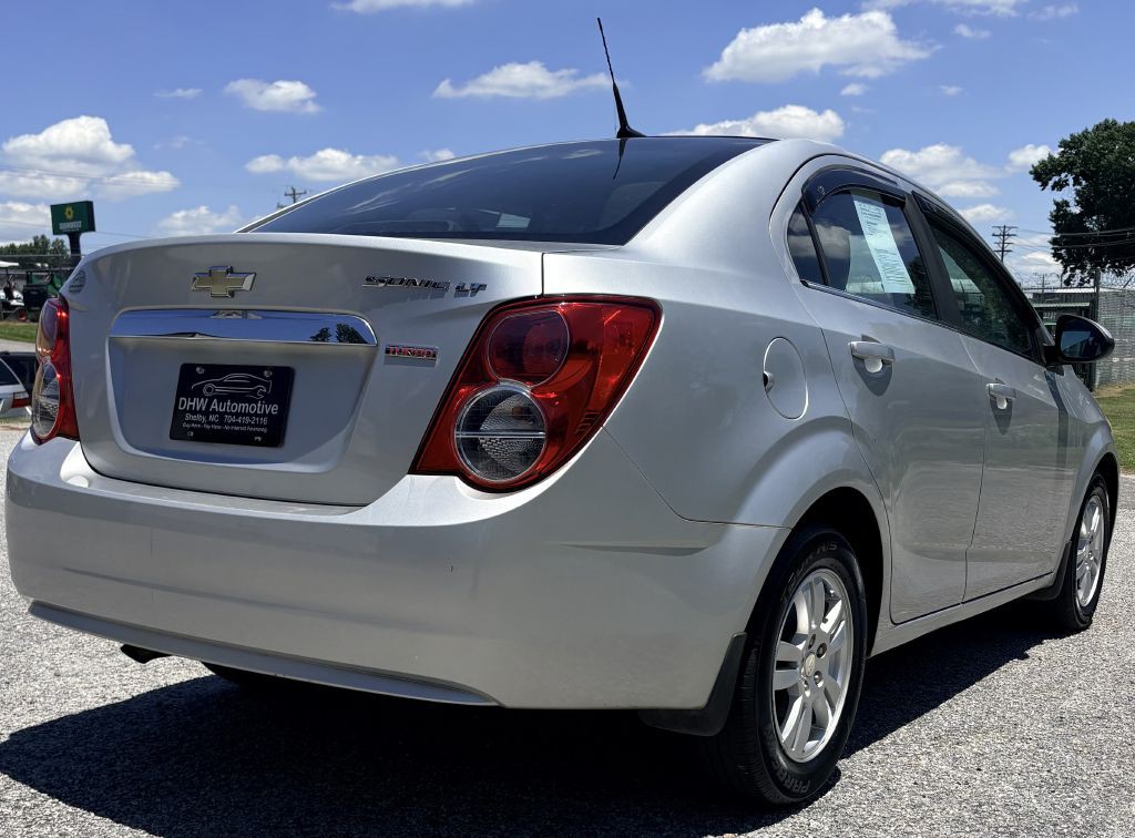 2013 Chevrolet Sonic Image 3
