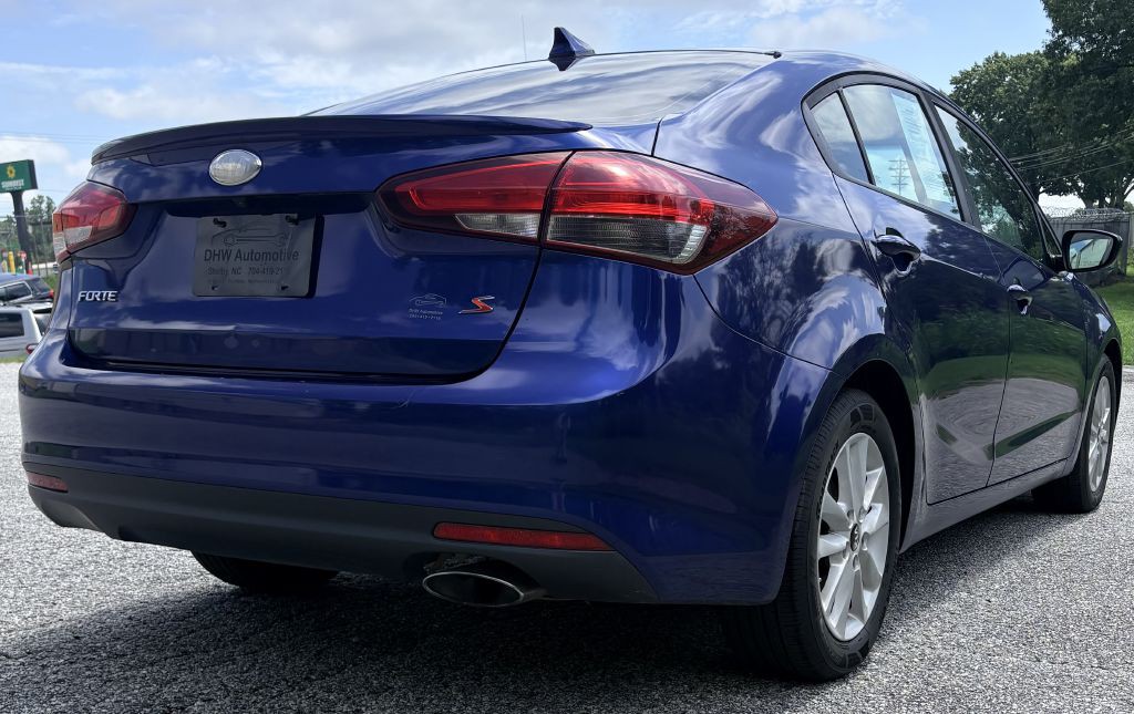 2017 Kia Forte Image 3