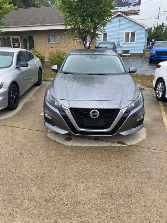 2022 Nissan Altima Image 2