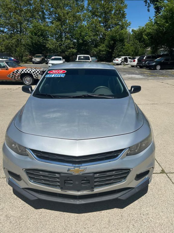 2016 Chevrolet Malibu Image 1