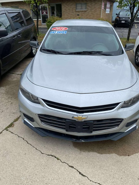 2016 Chevrolet Malibu Image 2