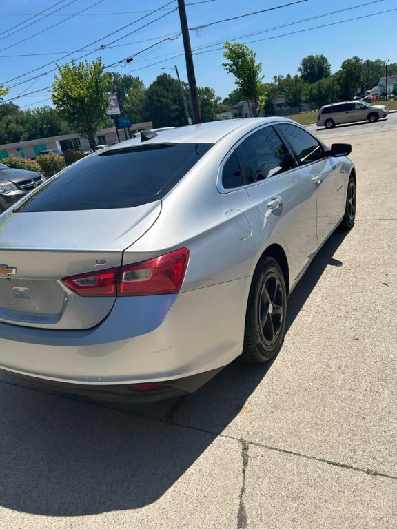 2016 Chevrolet Malibu Image 4