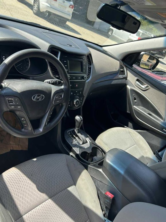 2017 Hyundai Santa Fe Sport Image 2