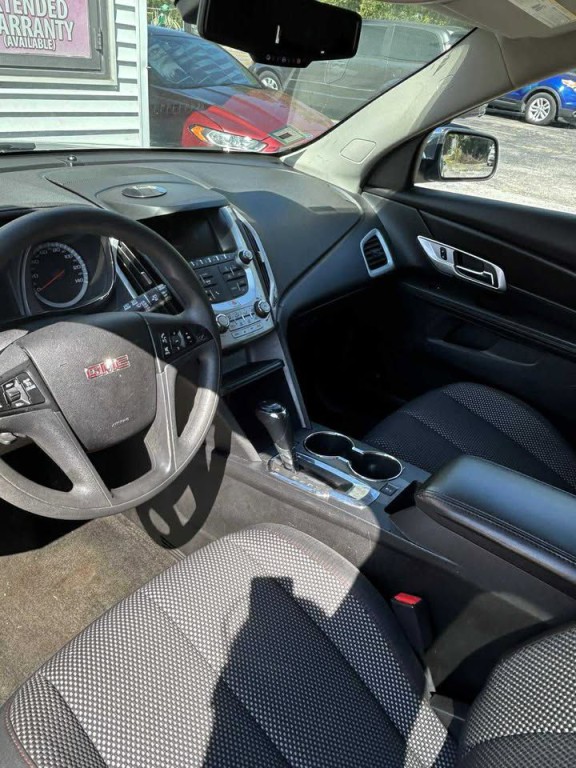 2017 GMC Terrain Image 2