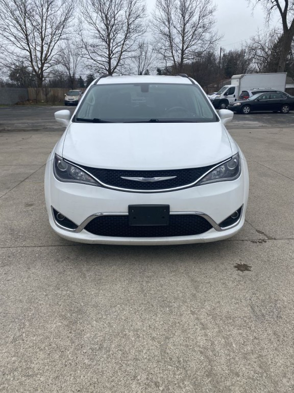 2017 Chrysler Pacifica Image 2