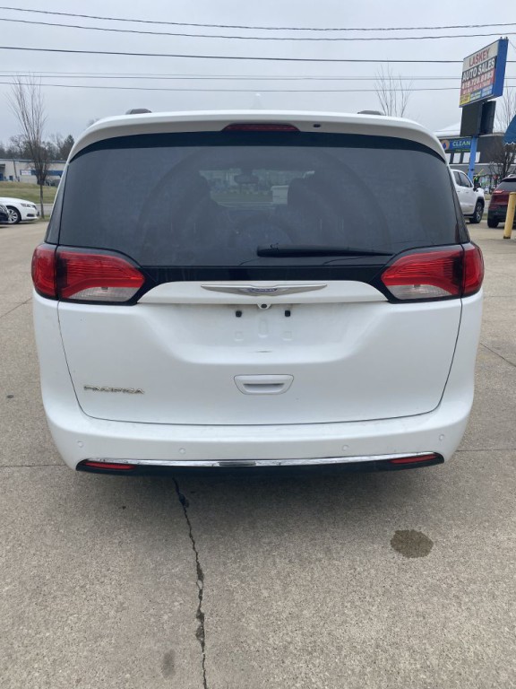 2017 Chrysler Pacifica Image 4