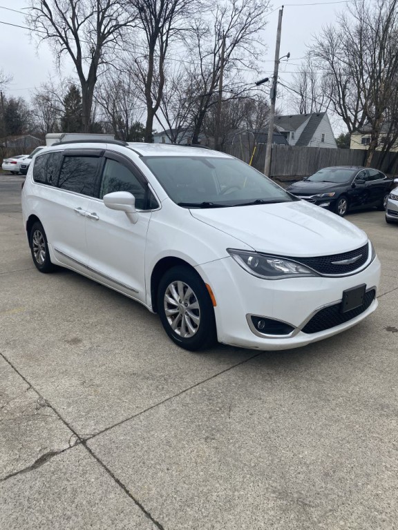 2017 Chrysler Pacifica Image 5