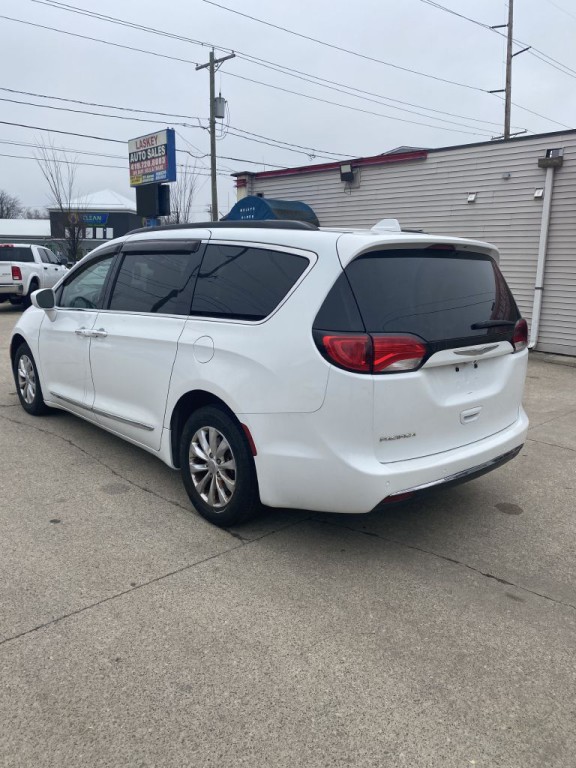 2017 Chrysler Pacifica Image 7