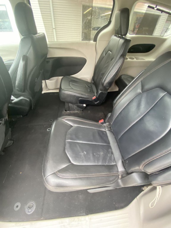 2017 Chrysler Pacifica Image 8