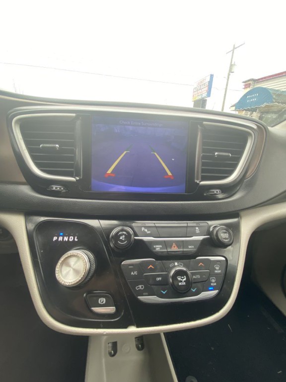 2017 Chrysler Pacifica Image 10