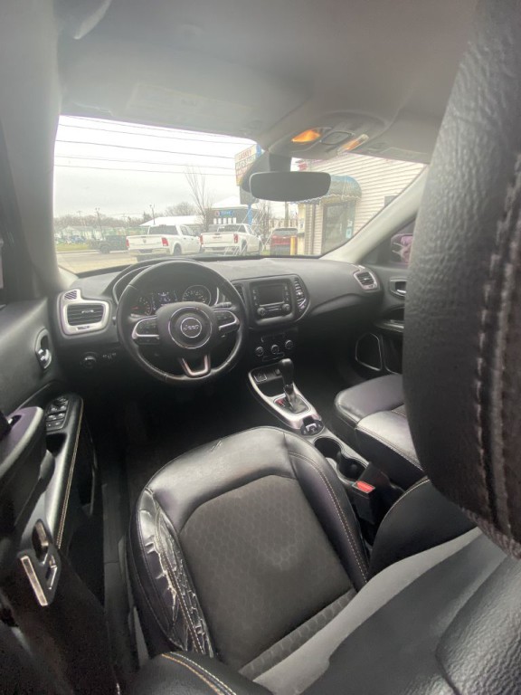 2018 Jeep Compass Image 2