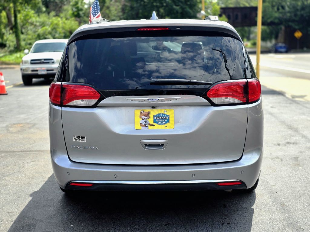 2017 Chrysler Pacifica Image 4