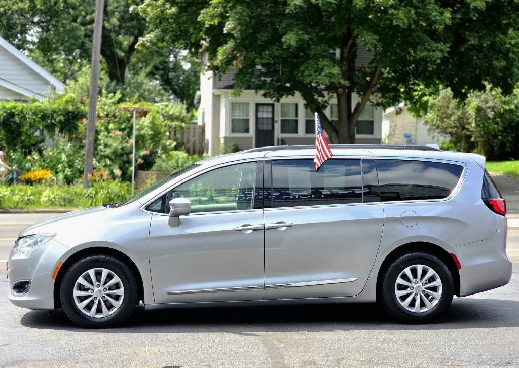 2017 Chrysler Pacifica Image 5