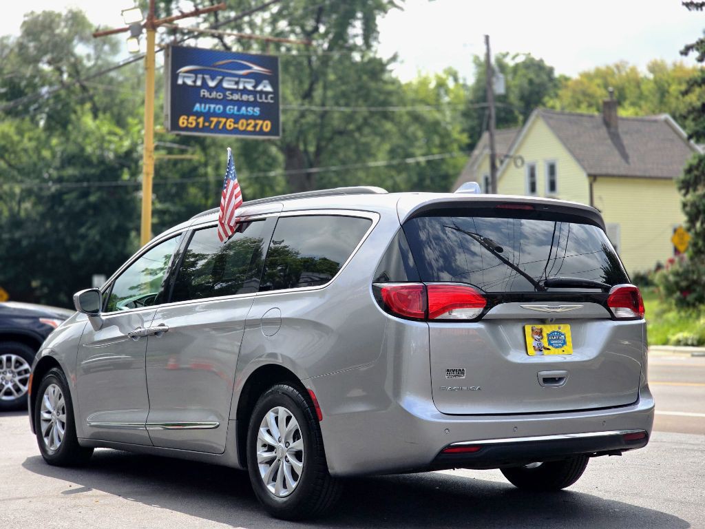 2017 Chrysler Pacifica Image 6