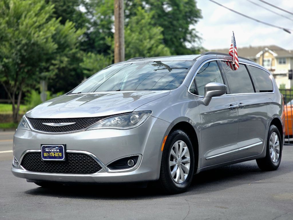 2017 Chrysler Pacifica Image 8