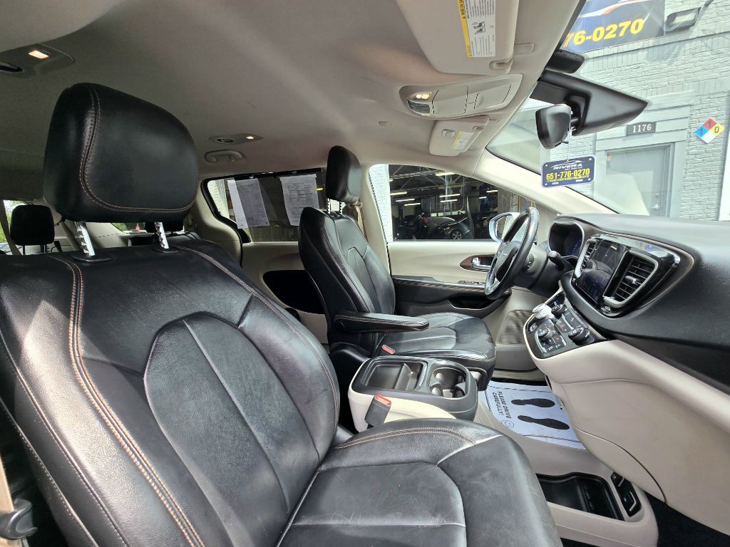2017 Chrysler Pacifica Image 10