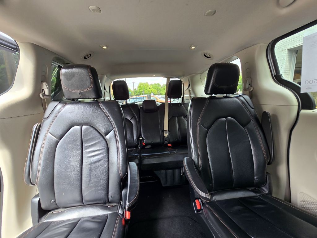 2017 Chrysler Pacifica Image 12