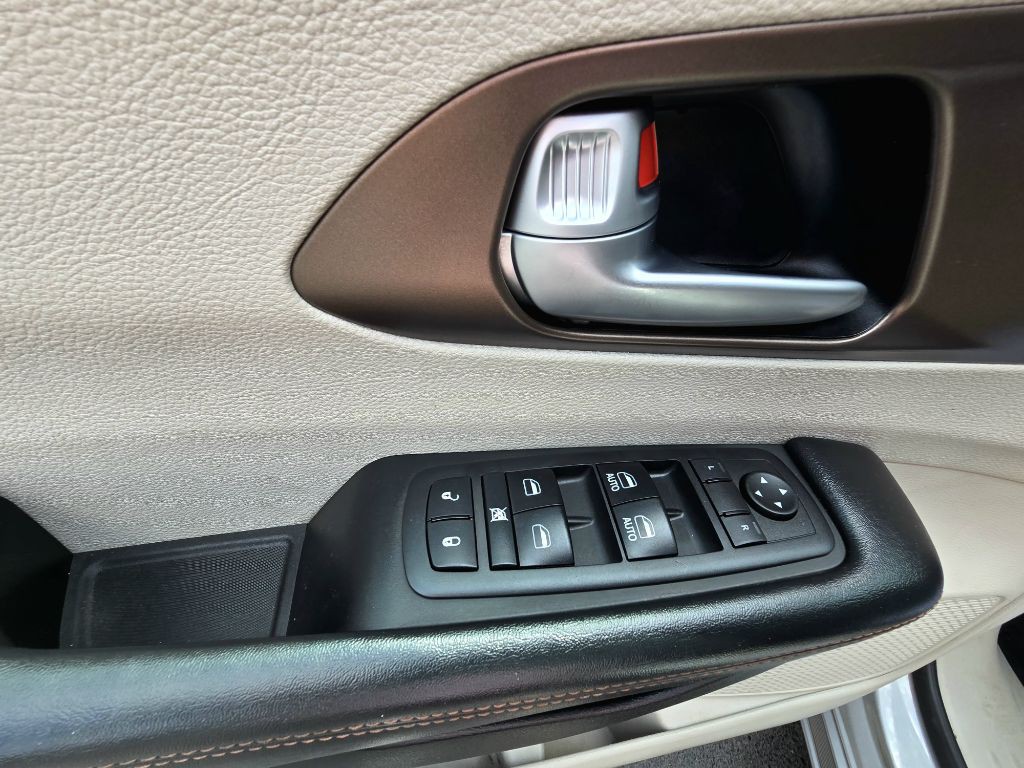 2017 Chrysler Pacifica Image 14