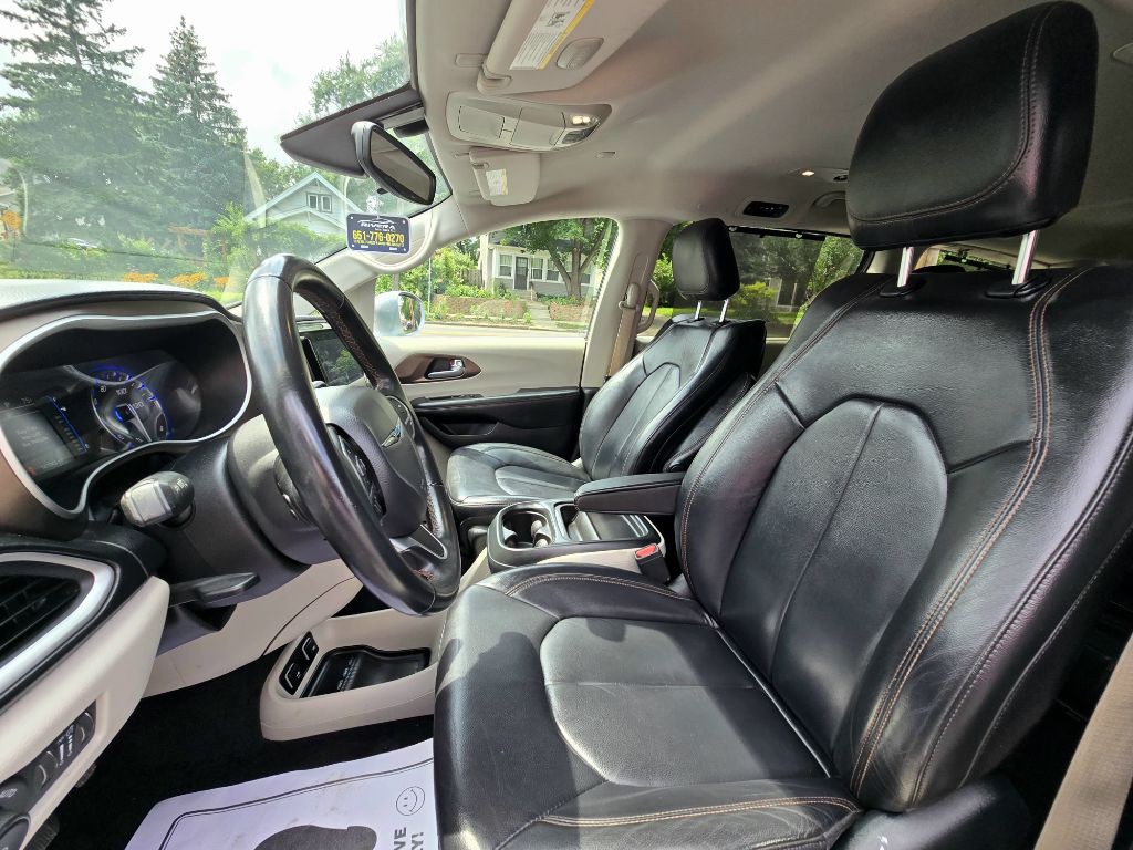2017 Chrysler Pacifica Image 15