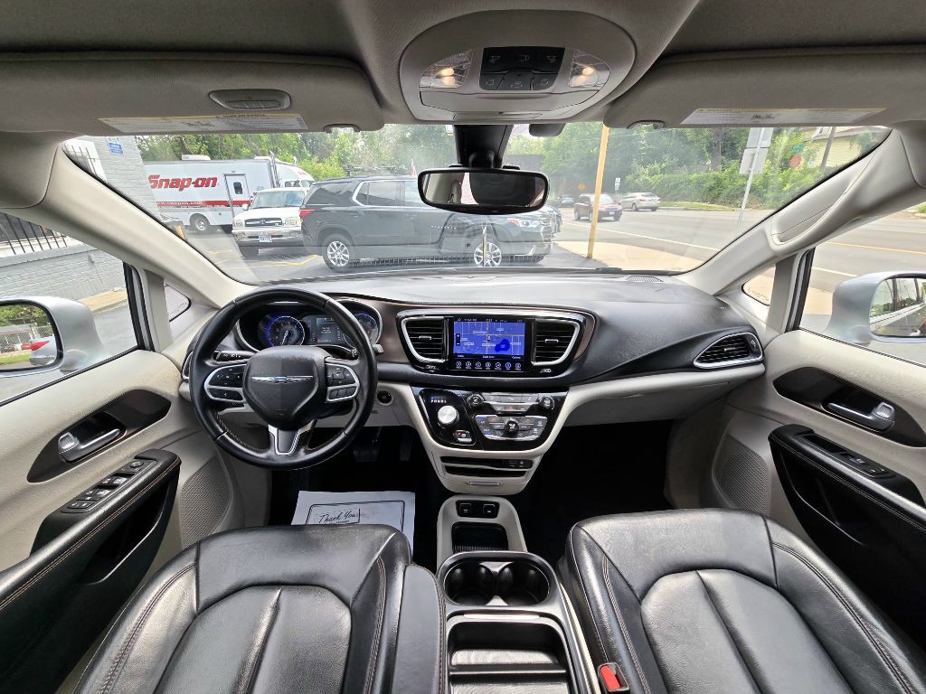 2017 Chrysler Pacifica Image 16