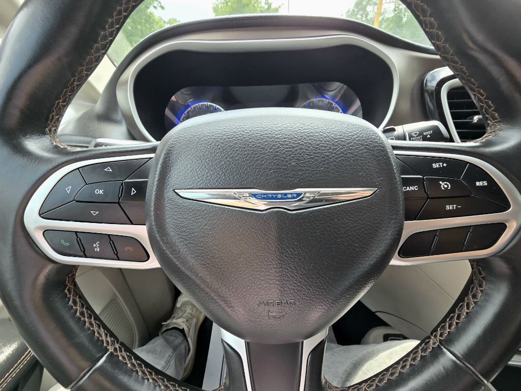 2017 Chrysler Pacifica Image 18