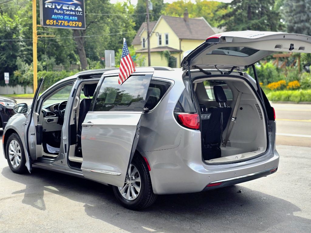 2017 Chrysler Pacifica Image 23