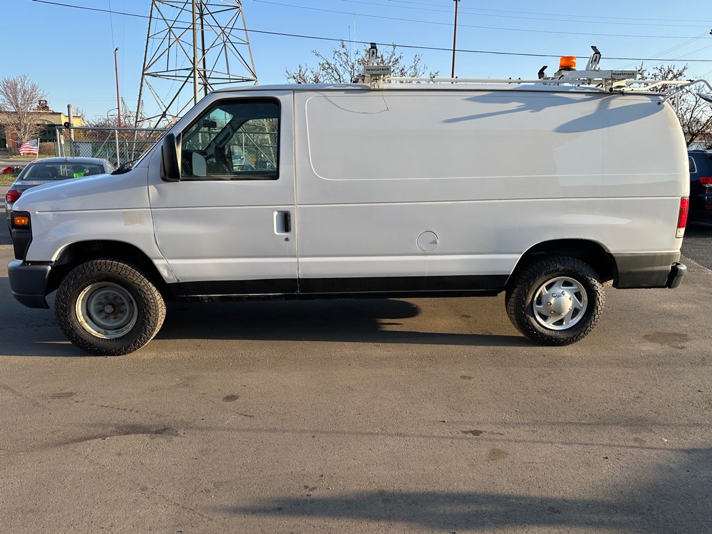 2014 Ford Econoline Image 2